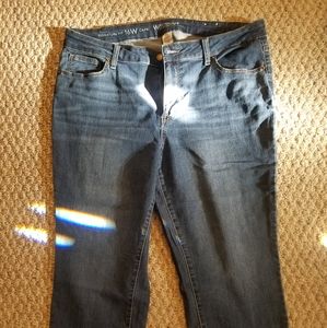 Dark blue denim capri pants